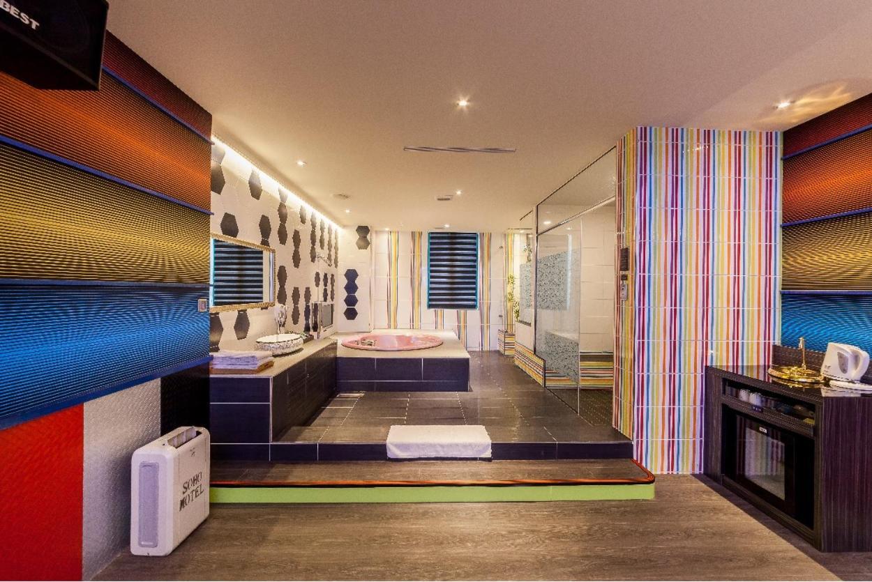 Soho Motel Taoyuan Buitenkant foto