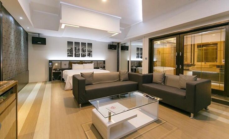 Soho Motel Taoyuan Buitenkant foto