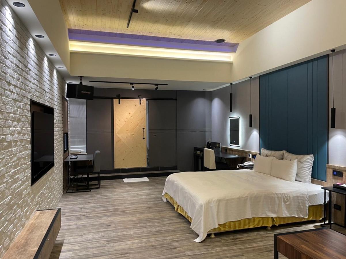 Soho Motel Taoyuan Buitenkant foto