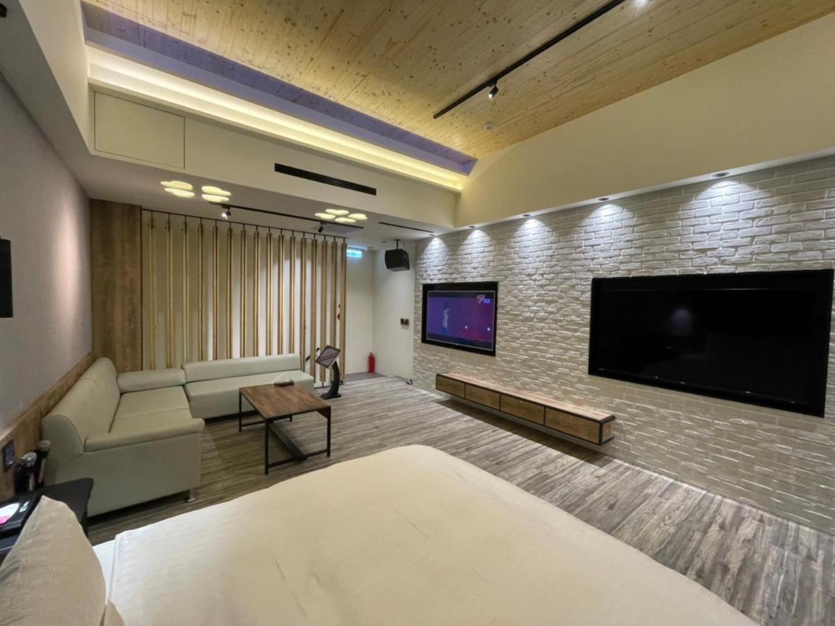 Soho Motel Taoyuan Buitenkant foto