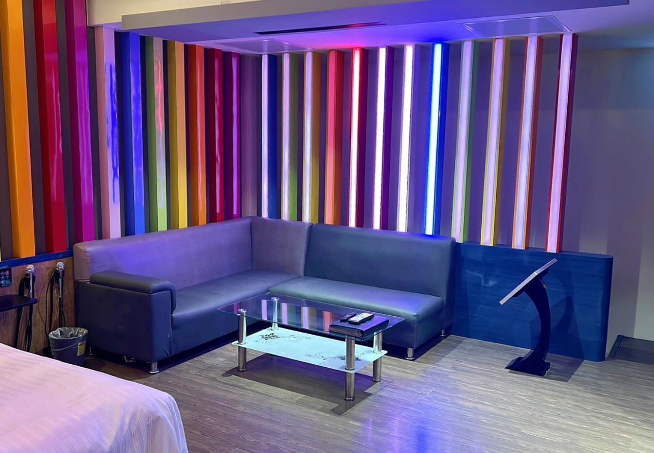Soho Motel Taoyuan Buitenkant foto
