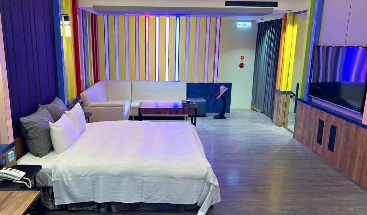 Soho Motel Taoyuan Buitenkant foto