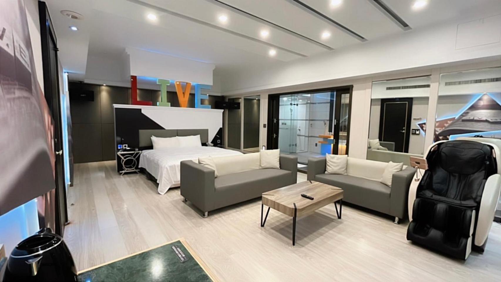Soho Motel Taoyuan Buitenkant foto