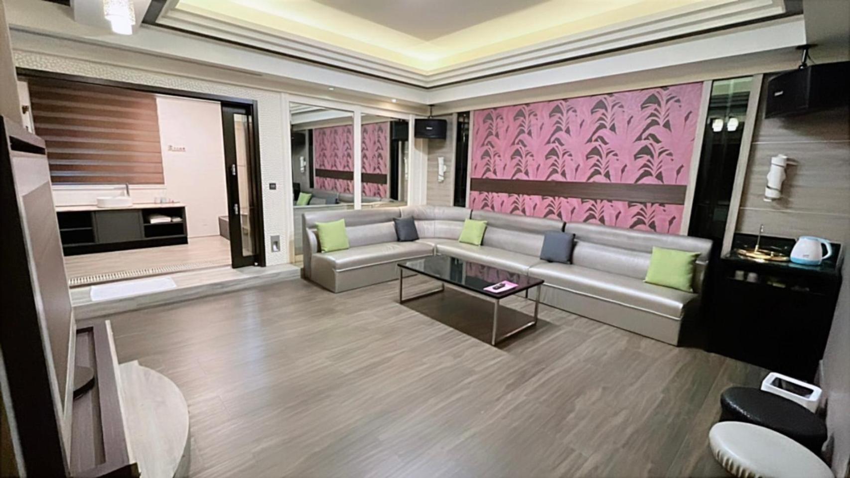 Soho Motel Taoyuan Buitenkant foto