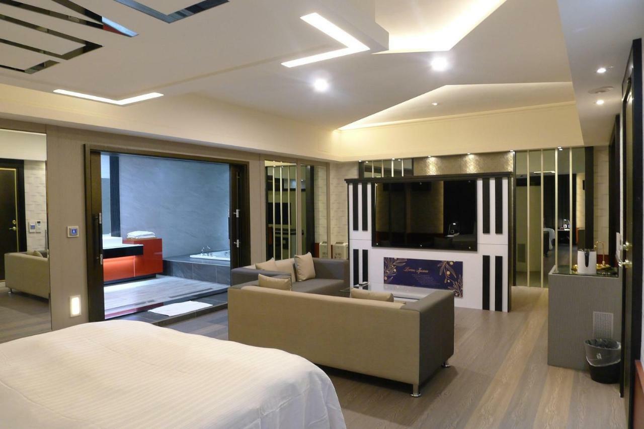 Soho Motel Taoyuan Buitenkant foto